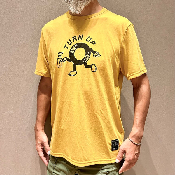 Mathis SS Tee（Unisex / Gold）RUN AMOK