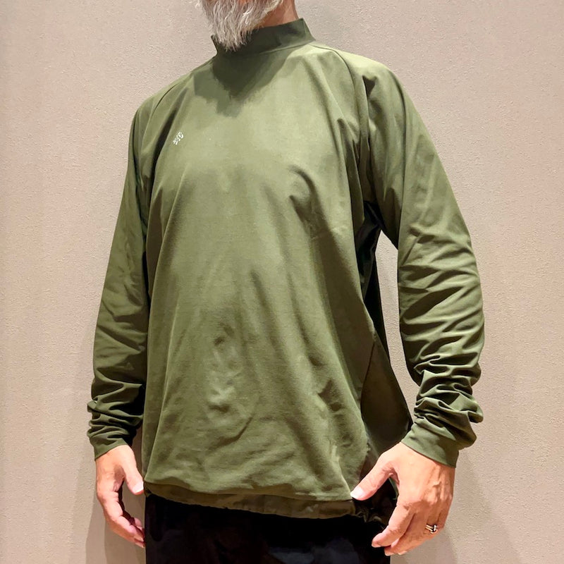 ODD Mock Neck L/S Tee（Unisex / Olive）RYOGEN