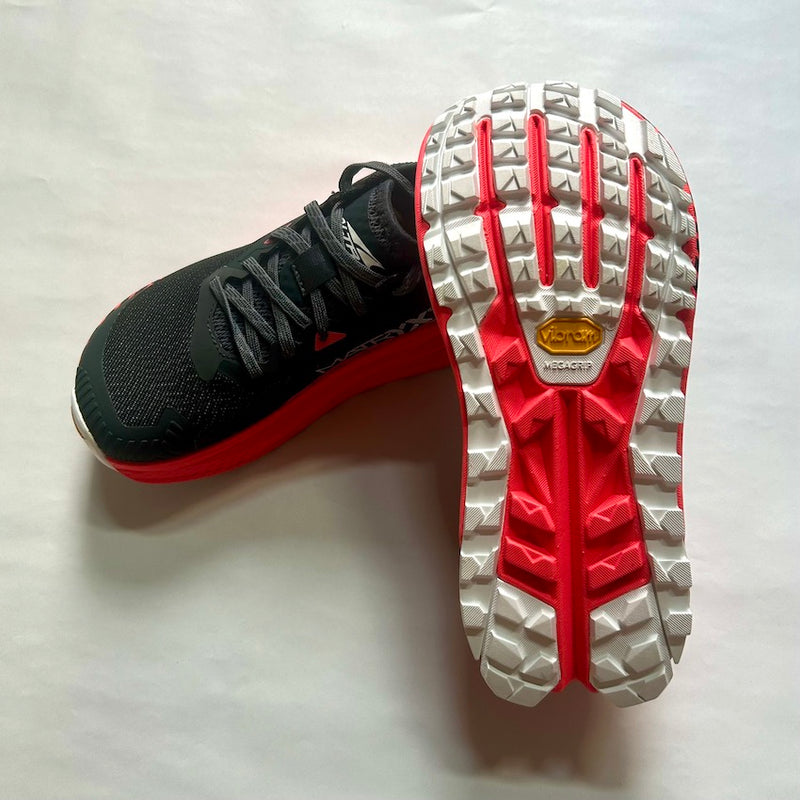 OLYMPUS 275（Women’s / Coral×Black）ALTRA
